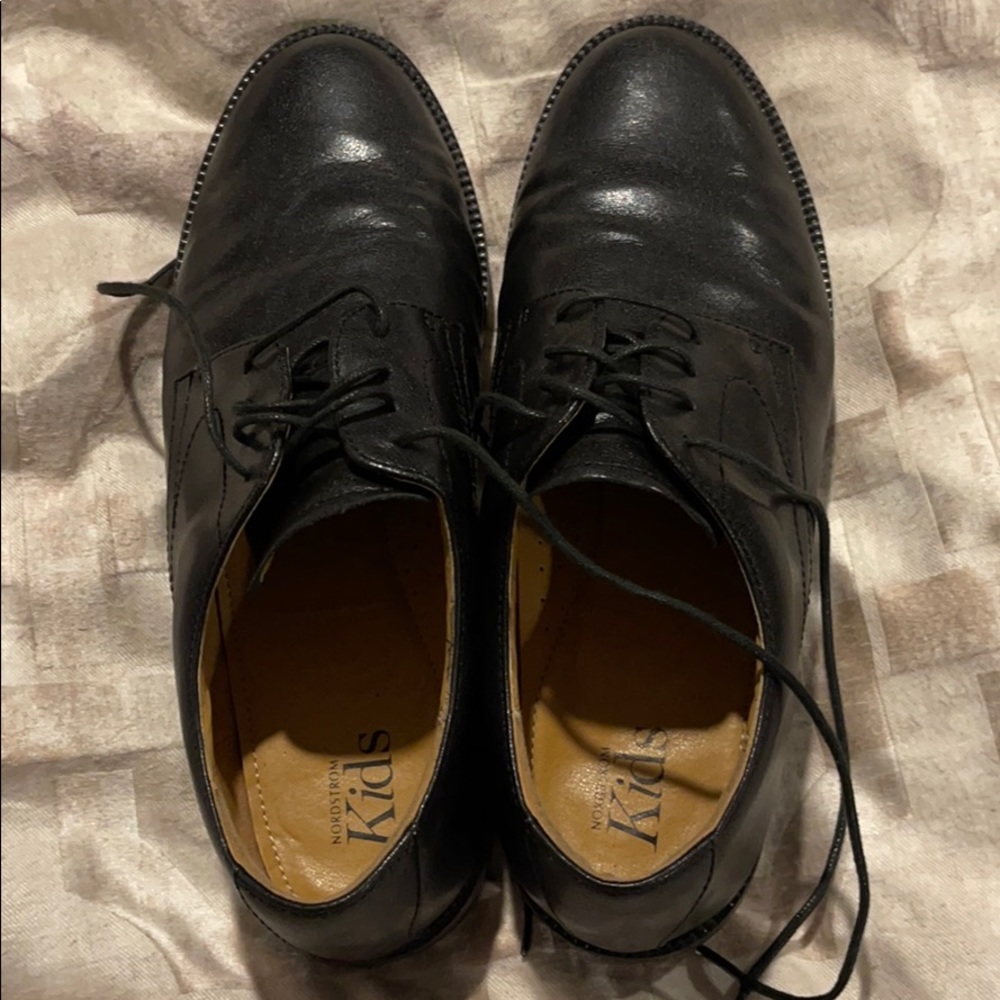 Black dress shoes